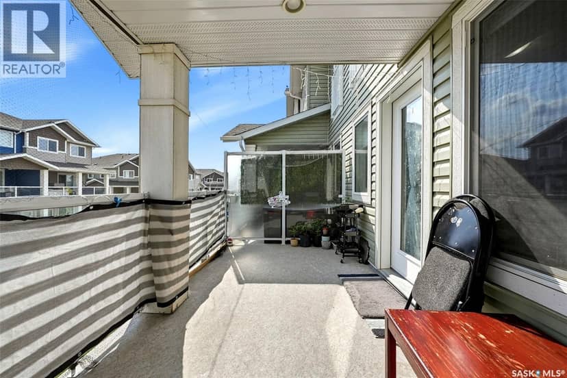 302B 3355 Green Poppy STREET — photo 15 of 25