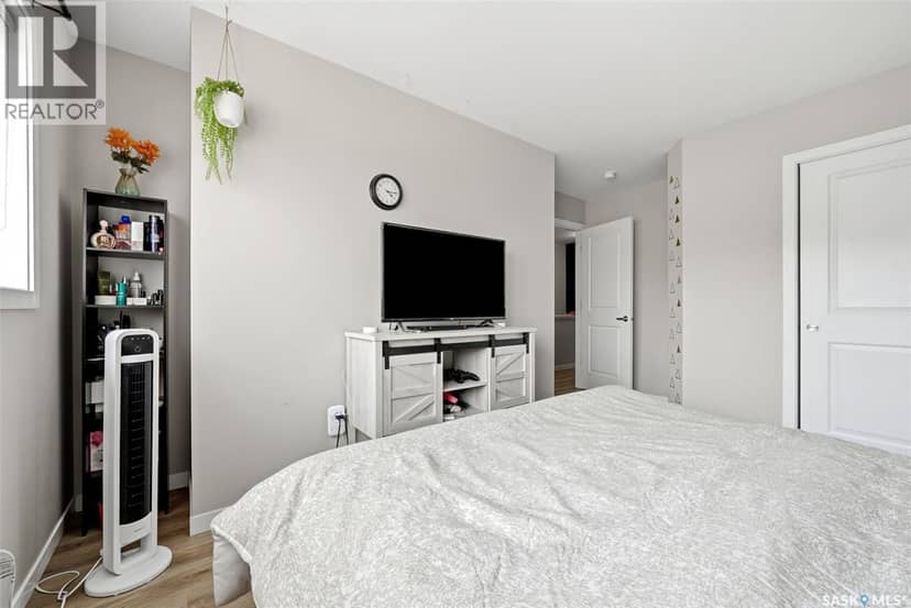 302B 3355 Green Poppy STREET — photo 19 of 25