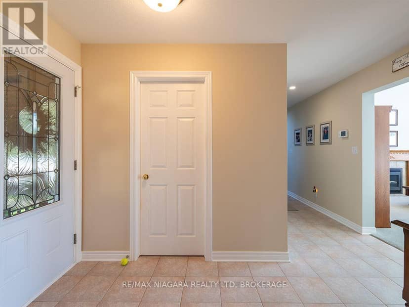 10429 Lakeshore Road — photo 11 of 40