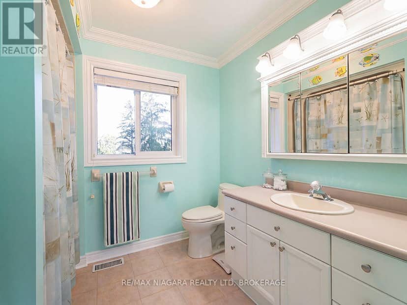 10429 Lakeshore Road — photo 27 of 40