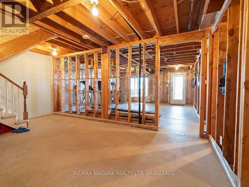 10429 Lakeshore Road — photo 31 of 40