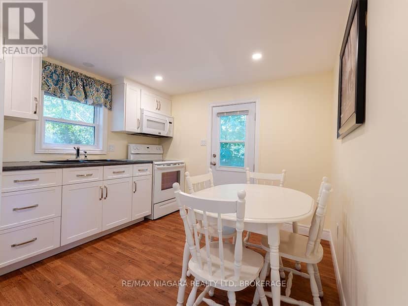 10429 Lakeshore Road — photo 37 of 40