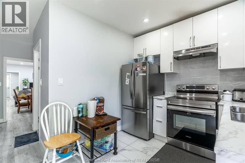 252 Wellington STREET East — photo 12 of 26