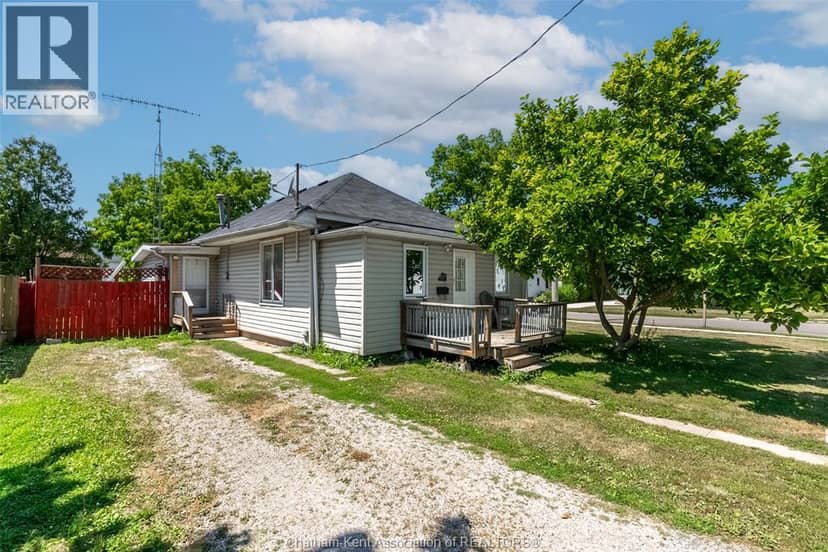 252 Wellington STREET East — photo 1 of 26