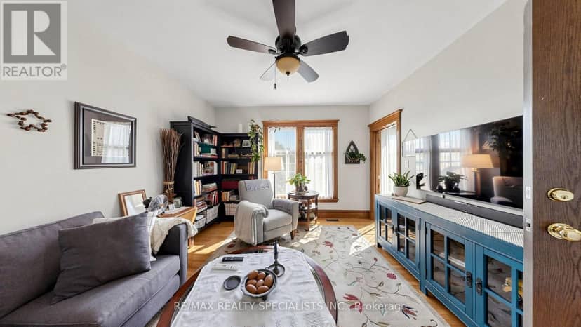 1316 King Street E — photo 17 of 40