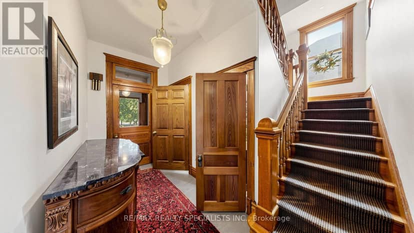 1316 King Street E — photo 16 of 40