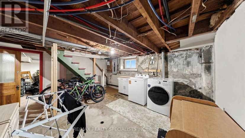 1316 King Street E — photo 39 of 40