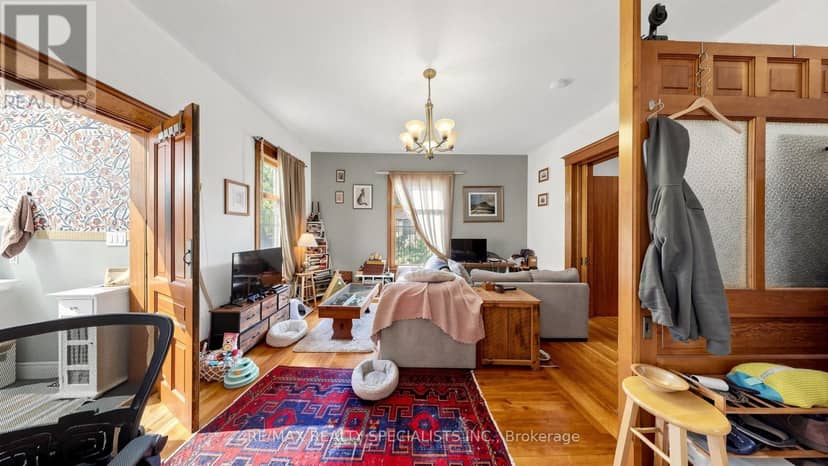 1316 King Street E — photo 4 of 40