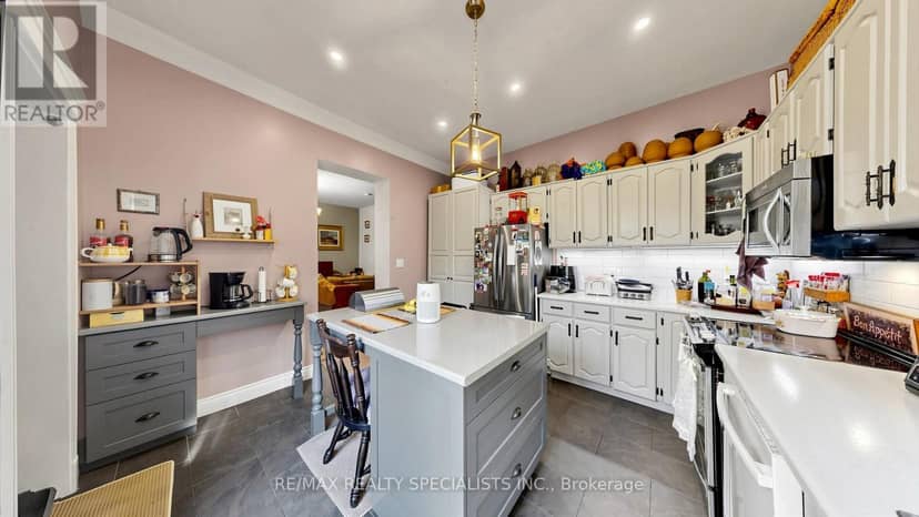 1316 King Street E — photo 6 of 40