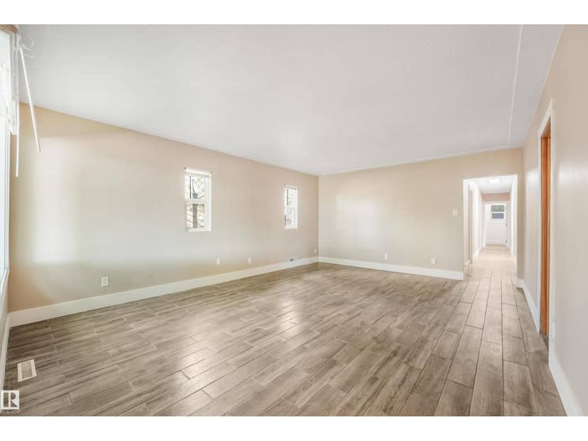 9347 105 AV NW NW — photo 13 of 40