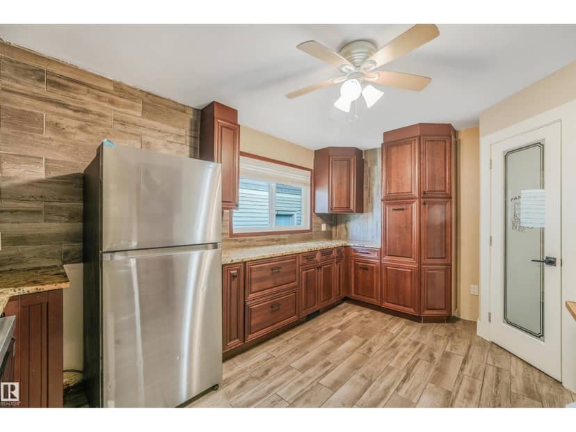 9347 105 AV NW NW — photo 17 of 40