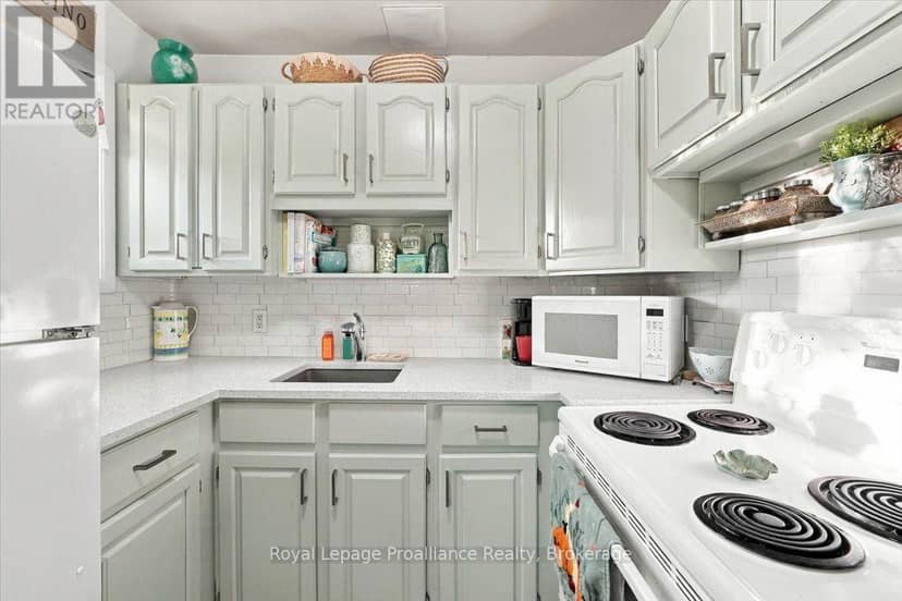 33 Lesley Drive — photo 15 of 38