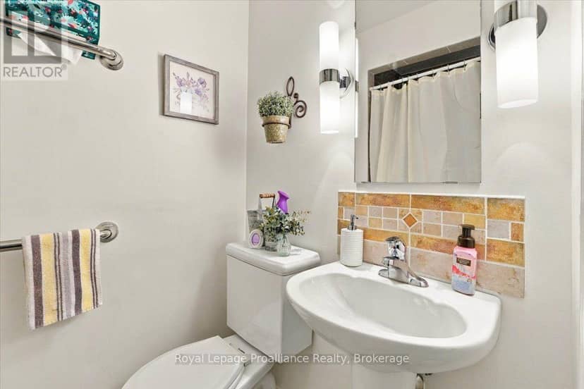 33 Lesley Drive — photo 27 of 38