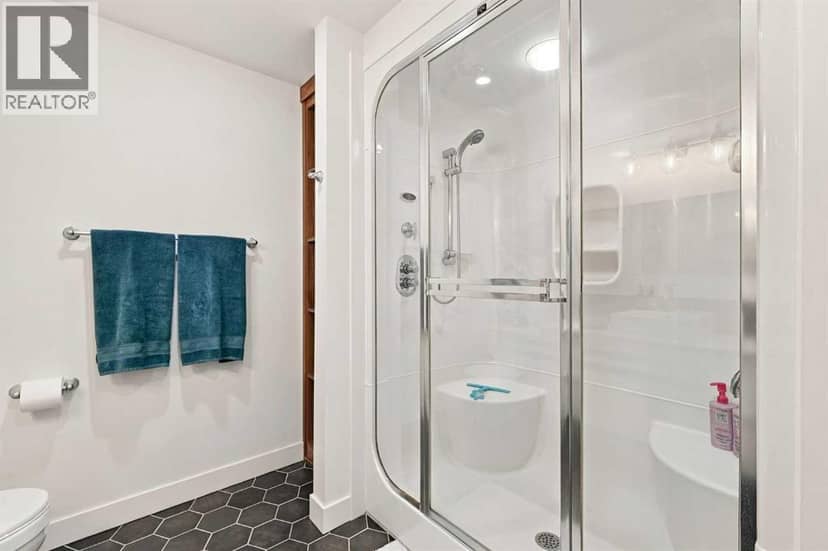 1305 15 Street NW — photo 35 of 40