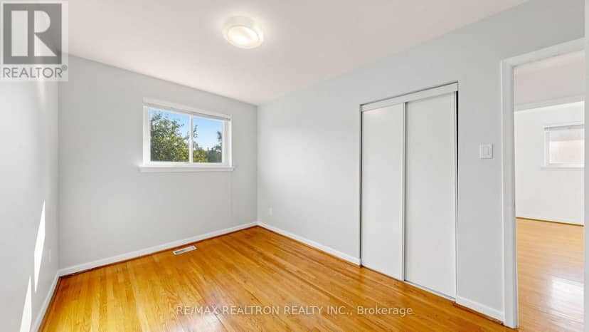 23 Lesgay Crescent — photo 15 of 40