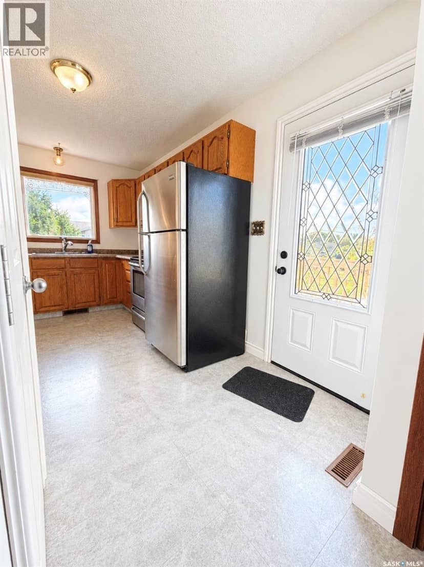 804 Thompson STREET, Whitewood, photo 3