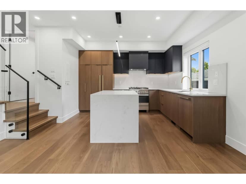 2 552 KASLO STREET, Vancouver, photo 2