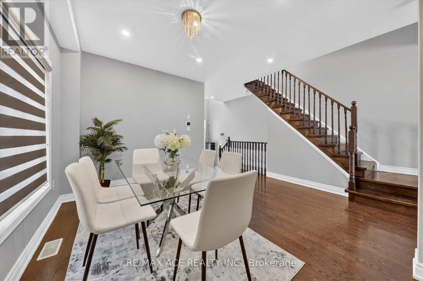 39 Skelton Crescent — photo 12 of 40