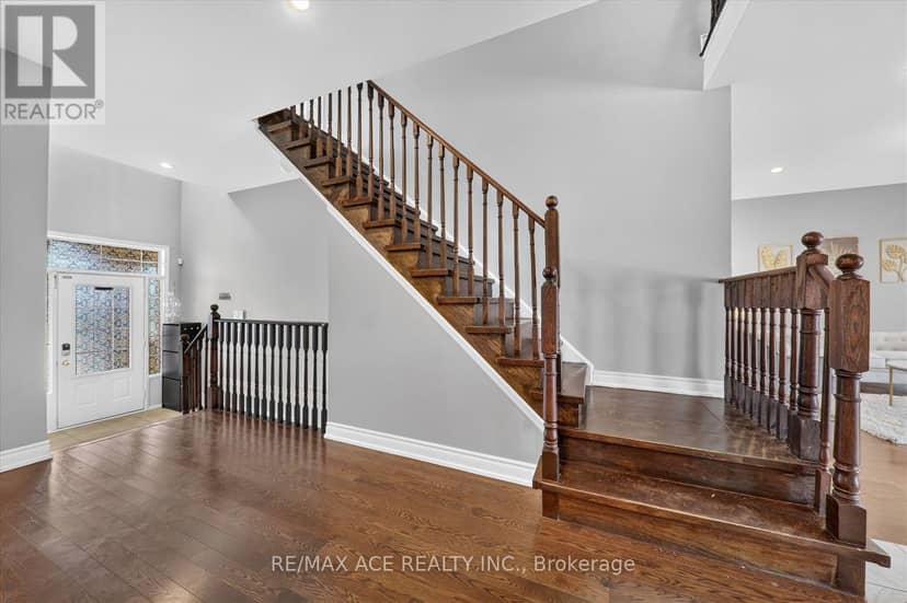 39 Skelton Crescent — photo 13 of 40