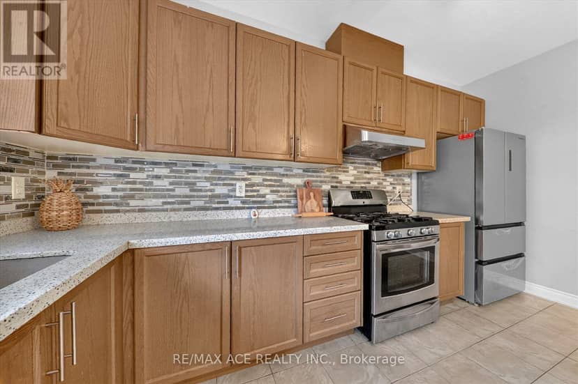 39 Skelton Crescent — photo 16 of 40