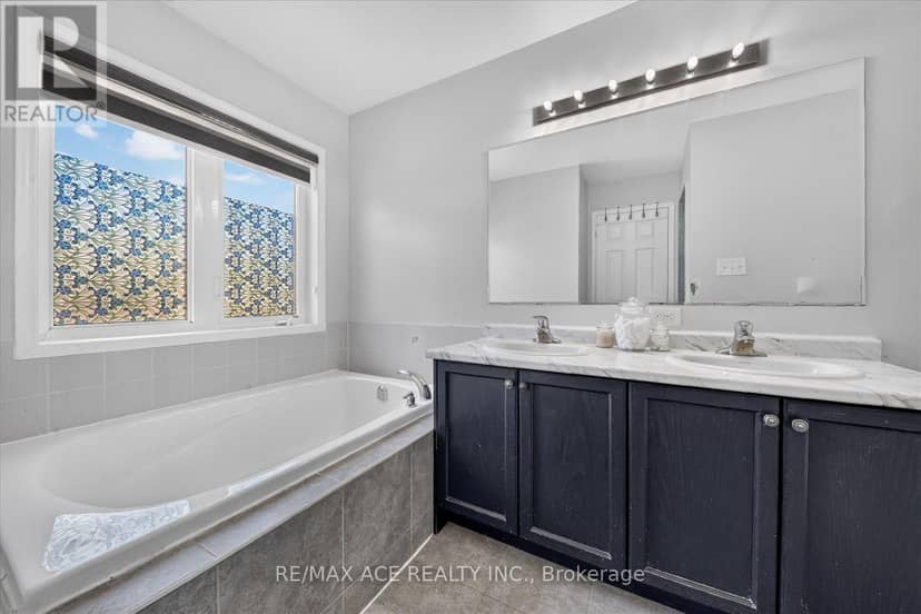39 Skelton Crescent — photo 26 of 40