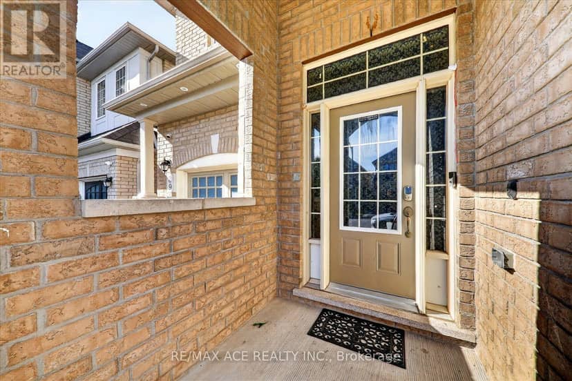 39 Skelton Crescent — photo 5 of 40