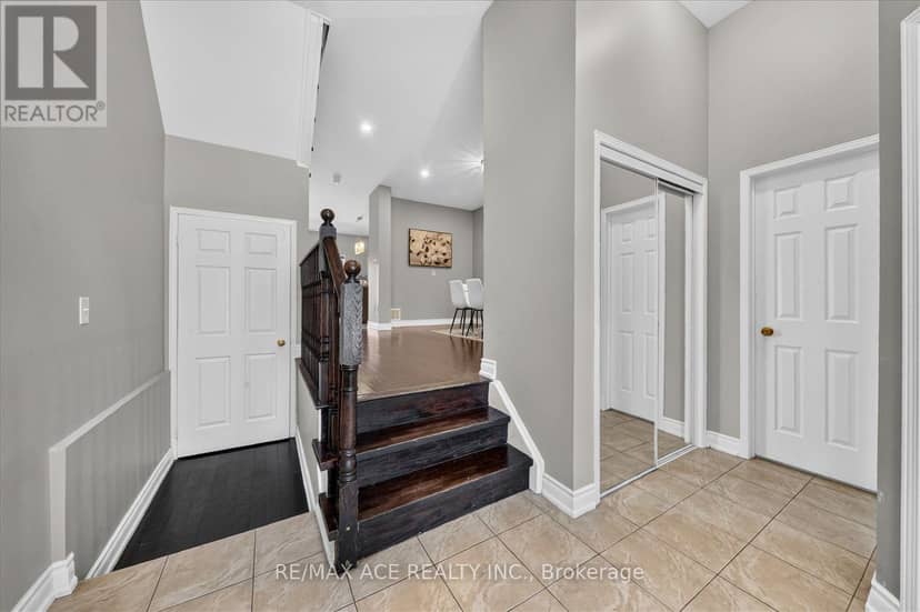 39 Skelton Crescent — photo 7 of 40