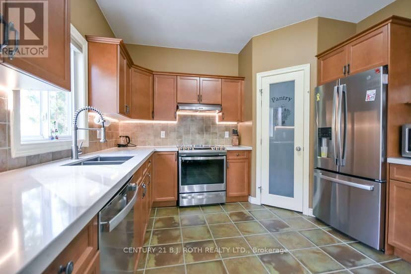 21 Armeda Clow Crescent — photo 10 of 38