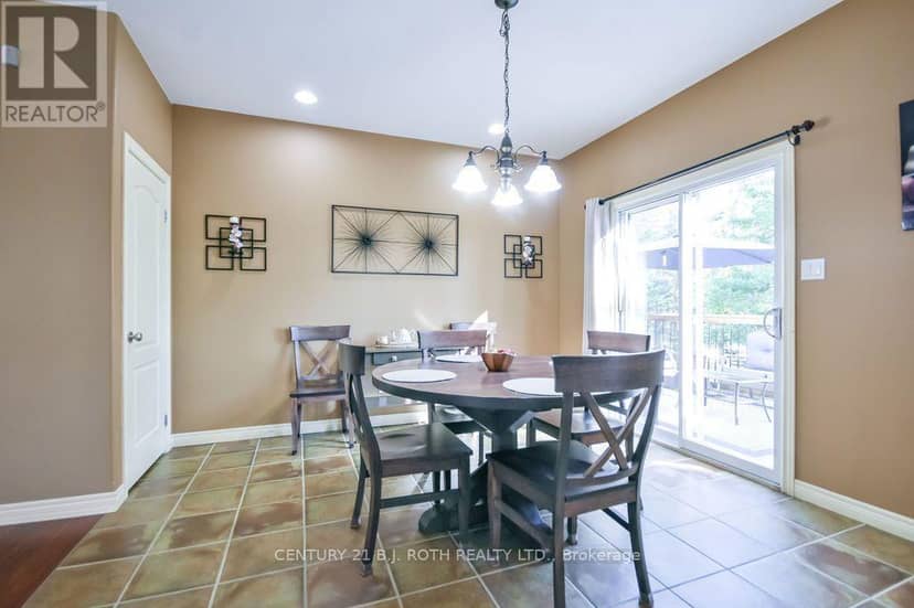 21 Armeda Clow Crescent — photo 11 of 38