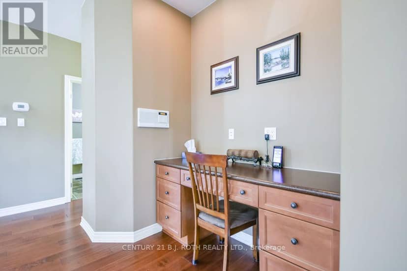 21 Armeda Clow Crescent — photo 12 of 38