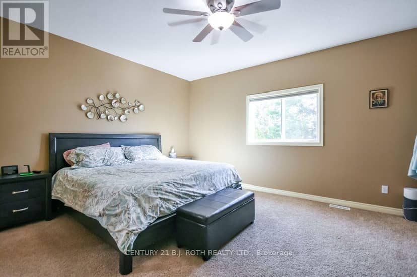 21 Armeda Clow Crescent — photo 13 of 38