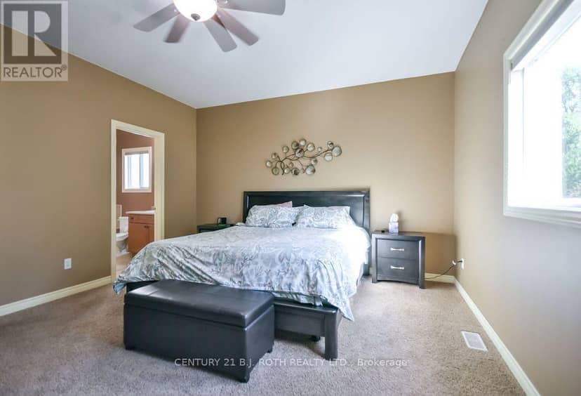 21 Armeda Clow Crescent — photo 14 of 38