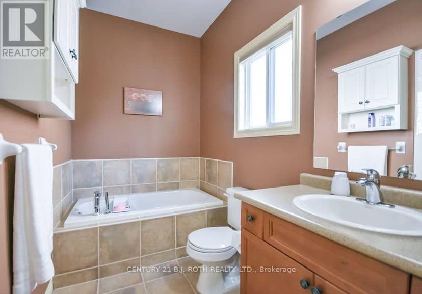 21 Armeda Clow Crescent — photo 15 of 38