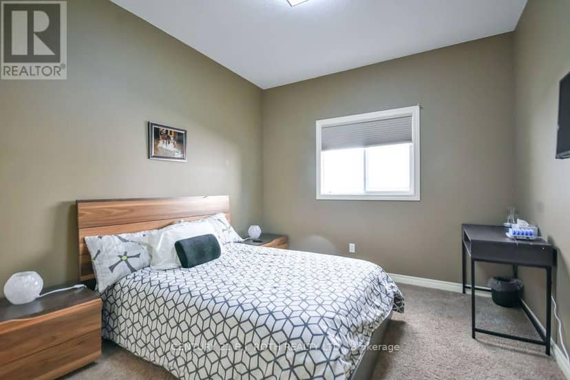 21 Armeda Clow Crescent — photo 17 of 38
