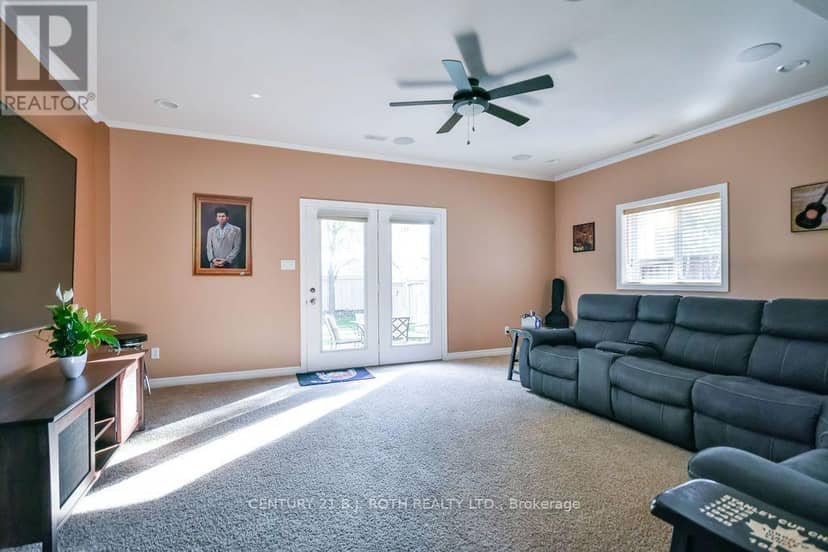 21 Armeda Clow Crescent — photo 23 of 38