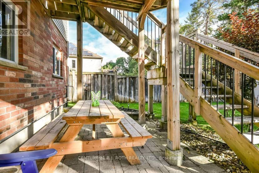 21 Armeda Clow Crescent — photo 36 of 38