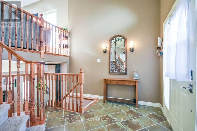 21 Armeda Clow Crescent — photo 4 of 38