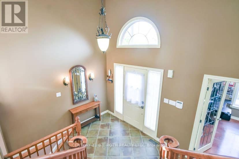 21 Armeda Clow Crescent — photo 5 of 38