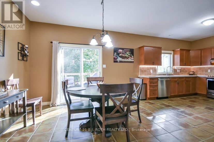 21 Armeda Clow Crescent — photo 9 of 38