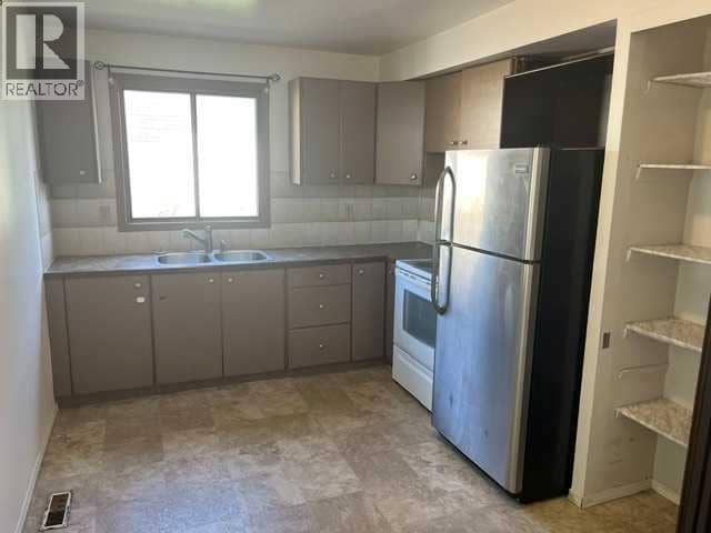 9 Sheridan Road W, Lethbridge, photo 3