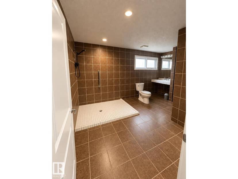 18929 99A AV NW — photo 32 of 40