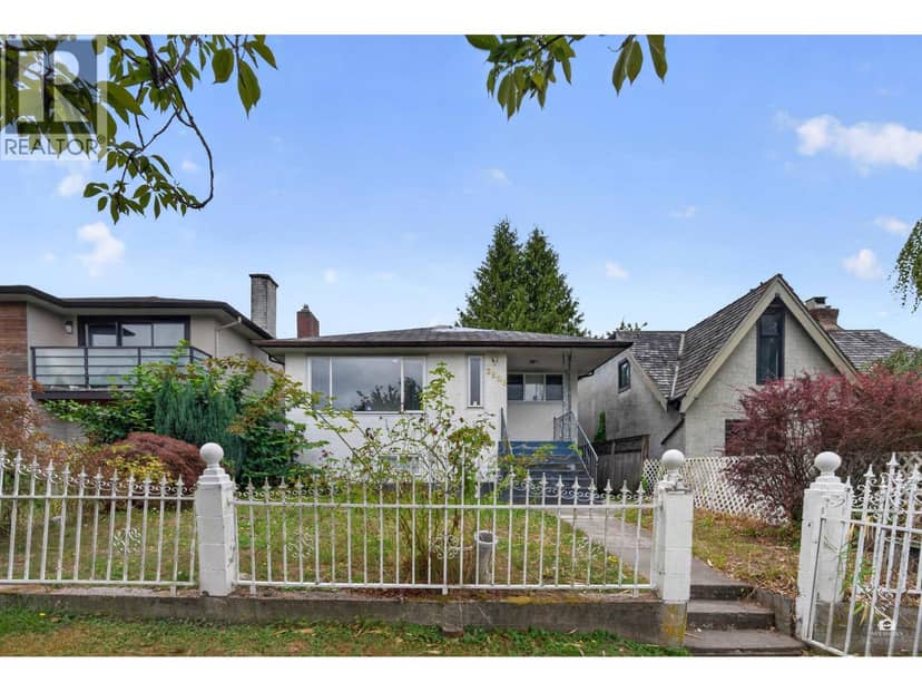 2528 E 24TH AVENUE, Vancouver
