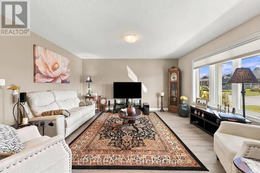 102 Huron Heights Drive — photo 10 of 40