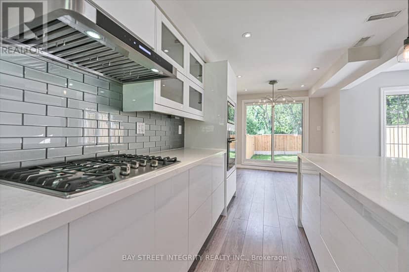 7 - 250 Erskine Avenue — photo 10 of 35