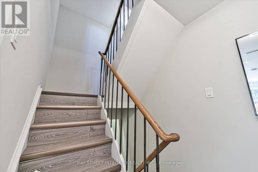 7 - 250 Erskine Avenue — photo 17 of 35