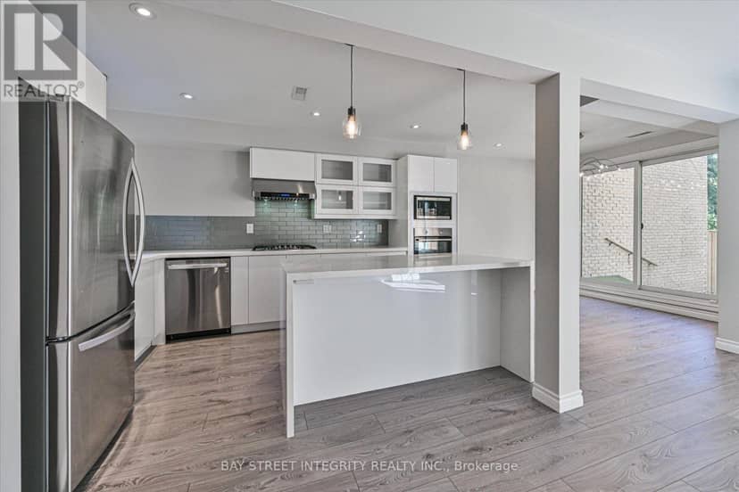 7 - 250 Erskine Avenue — photo 9 of 35