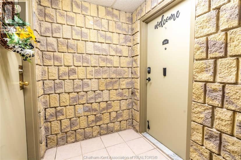 140 Park AVENUE East Unit# 211 — photo 2 of 20