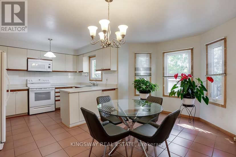 407 Glenashton Drive — photo 15 of 39