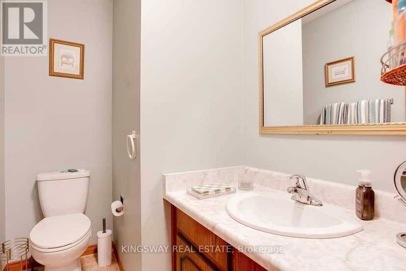 407 Glenashton Drive — photo 19 of 39