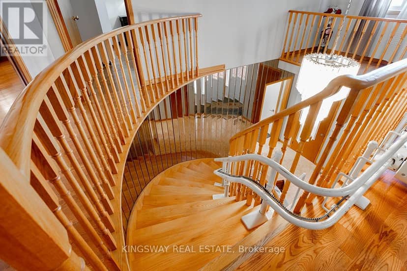 407 Glenashton Drive — photo 21 of 39